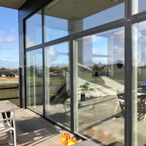 2-leaf sliding casement door seen from outside